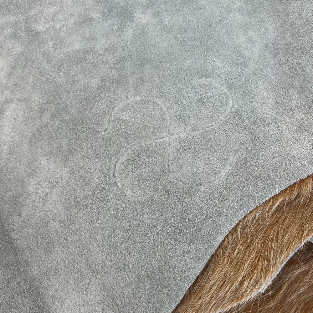 Authentic Cowhide Rug - Picture 4 of 5